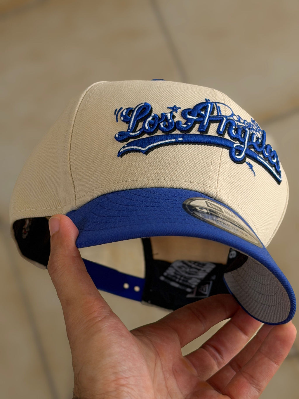 Caps-los=Blue